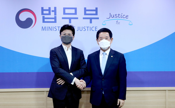 한동훈 법무부장관(왼쪽)과 김영록 전남지사(오른쪽)